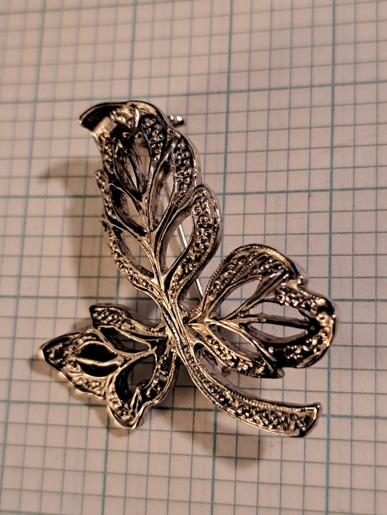 Jewelry - Elegant Silver-Tone Leaf Brooch - Women Jewelry